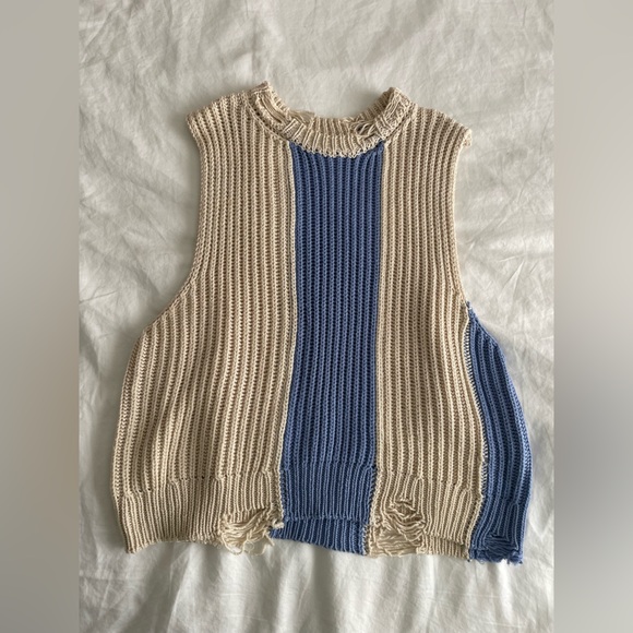 Zara Sleeveless Blue and Cream Knit Vest - Picture 1 of 3